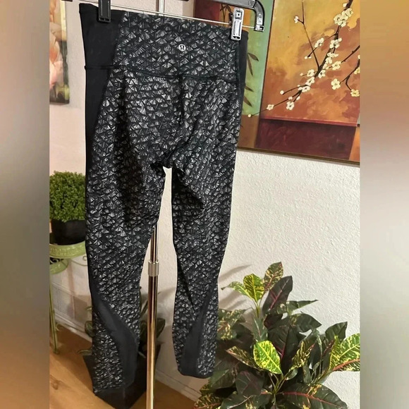 Lululemon Athletica leggings size 4 - Picture 3 of 8